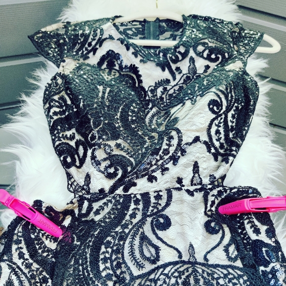 Cut-Out** Low Back** Lace & Sequin Mid Formal Gown *S* - Picture 6 of 17